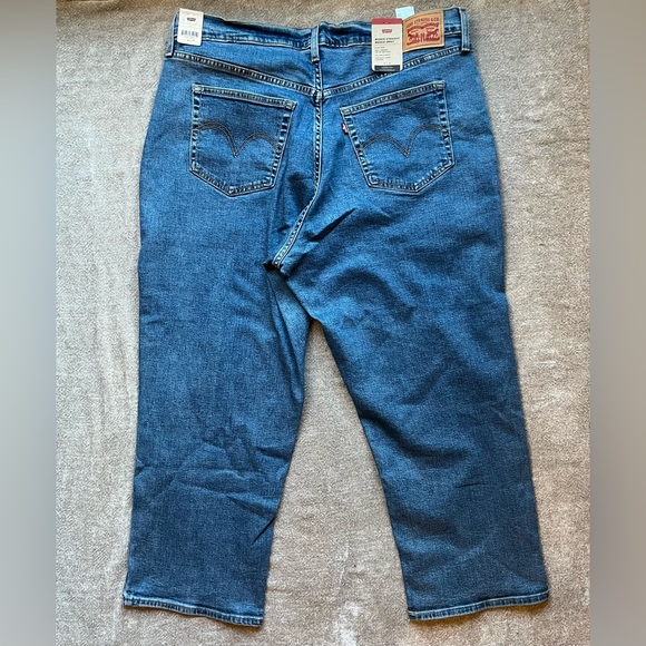 2/$50 BNWT Levi’s Plus Wedgie Straight Jean - Picture 3 of 7